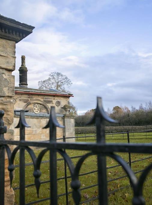 Walshford Lodge Cowthorpe Exterior photo